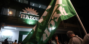 Τι σημαίνει η ανάδειξη του ΠΑΣΟΚ ως Αξιωματική Αντιπολίτευση