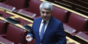 Απαντήσεις για μηλοπαραγωγούς και της Αρκαδίας ζήτησε στη Βουλή ο Οδυσσέας Κωνσταντινόπουλος