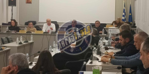 Δ.Σ. Τρίπολης: Η ένταση στο κτίριο της ΟΕΒΕΑ διατηρείται κι εκτός των....συνεδριάσεων! (vid)