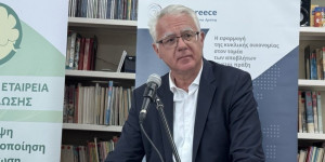 Δηκτική ανάρτηση του Γιάννη Σμυρνιώτη για τις εργασίες στην πλατεία Αγίου Βασιλείου