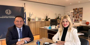Όσα συζήτησε ο Κώστας Βλάσης με την υφυπουργό Τουρισμού, Έλενα Ράπτη