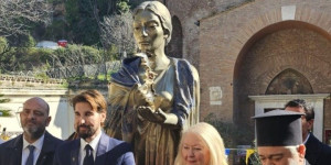 Ταξίδεψε στην "Αιώνια Πόλη" το γλυπτό του Νίκου Φλώρου για τη Μαρία Κάλλας