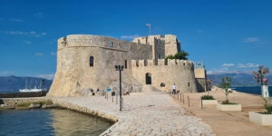 Ελλάδα 2015-2025: Ένας οδηγός επιβίωσης κατά της κοινωνικής εξαχρείωσης και των  "τοξικών" ανθρώπων