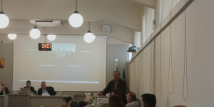 "Γορτύνιοι, είστε έξυπνοι άνθρωποι. Πιστεύετε, απ' όσα ακούτε, πως θ' ανοίξει ο δρόμος;"