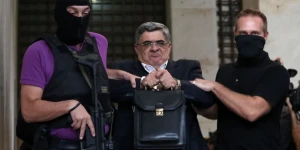 Αποφυλακίστηκε ο αρχηγός της Χρυσής Αυγής Νίκος Μιχαλολιάκος - Επικαλέστηκε λόγους υγείας