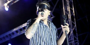 Ποιος είναι ο Sicario για τον οποίο μιλούν όλοι - Αποθεώθηκε στη συναυλία για τον Καζαντζίδη