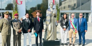 Αποκαλυπτήρια για το γλυπτό του Νίκου Φλώρου στην όπερα της Φλωρεντίας