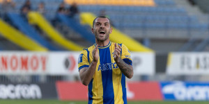 Να μπει με το δεξί!