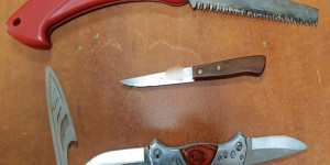 Με... ποικιλία από μαχαίρια συνελήφθη 23χρονος στο Ναύπλιο