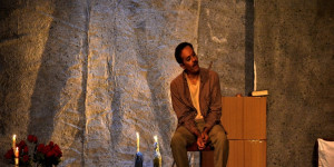 "Βρωμιά": Μια παράσταση για τον άνθρωπο που "κρύβεται" πίσω από το χαρακτηρισμό "λαθρομετανάστης"