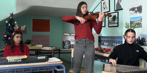 Συγκινητική η χριστουγεννιάτικη εορτή του Γυμνάσιου και Λυκείου Τροπαίων