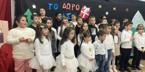 Με αισιοδοξία και ζεστή ατμόσφαιρα η Χριστουγεννιάτικη εορτή του Νηπιαγωγείου και Δημοτικού Σχολείου Δημητσάνας