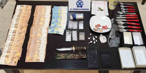 Αρκαδία: Χειροπέδες 47χρονο και 29χρονη για παράβαση των νομοθεσιών για τα ναρκωτικά και τα όπλα