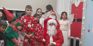 Γιορτινές στιγμές και παιδικά χαμόγελα στη χριστουγεννιάτικη εκδήλωση του Νηπιαγωγείου και Δημοτικού Νεοχωρίου