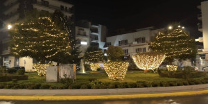 Ελένη Καρούντζου: Αγνωστοι προκαλούν φθορές στον Χριστουγεννιάτικο στολισμό