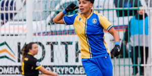 Η Γκάτσου «πλήγωσε» δύο φορές την ΑΕΚ κι έβαψε «κιτρινομπλέ» το ντέρμπι