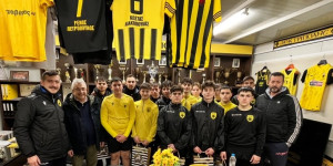 Ευχές και δώρα από την ΑΕΚ Τρίπολης στη δεύτερη ομάδα του συλλόγου