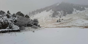 "Ντύθηκε" στα λευκά το Μαίναλο