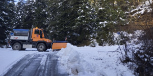 Εργασίες αποχιονισμού στο δρόμο για το Λιμποβίσι