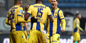 Ο... τρελός χορός των "Τριάντα", Ντελί και Αλάγκμπε στα αποδυτήρια (video)