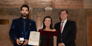 Τιμητική βράβευση του Αρκά γλύπτη Νίκου Φλώρου στην Βενετία