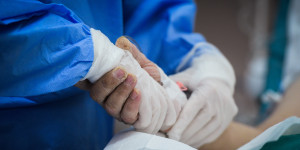 Εξι στους 10 ασθενείς διακόπτουν θεραπείες για οικονομικούς λόγους!