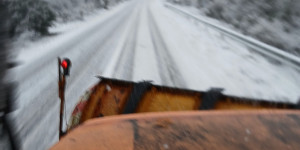 Ρίψη άλατος και εργασίες εκχιονισμού στην εθνική οδό Σπάρτης-Τρίπολης