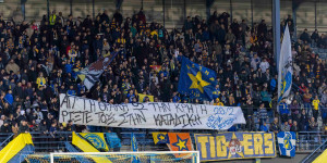 Το πανό στήριξης για τα Τέμπη από τους οπαδούς του ASTERAS AKTOR