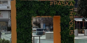 Στο... σιντριβάνι κατέληξε μέρος του πασχαλινού διάκοσμου στην Τρίπολη!