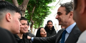 Μαθητής λυκείου "χτύπησε" τον πρωθυπουργό εκεί που πραγματικά πονάει....