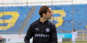 Ο Ριέρα δεν ξέχασε: Εδωσε τη φανέλα του στους φίλους του Αστέρα και γνώρισε την αποθέωση