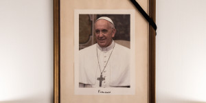 Πάπας Φραγκίσκος: Πόσο θα κοστίσει η κηδεία του - Η σύγκριση με τις κηδείες των προκατόχων του