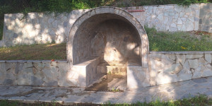 Σοβαρή καταγγελία για βανδαλισμό της βρύσης του Αληγιάννη Μαλλωτών