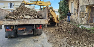 Διάνοιξη νέου δρόμου και κατασκευή καινούργιου πεζοδρομίου απέναντι από το 5ο Δημοτικό Τρίπολης