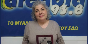 Αφιέρωμα του Αrcadia 93.8 στην "Παγκόσμια Ημέρα Ποίησης", με την Αθηνά Τιτάκη Αφιέρωμα του Αrcadia 93.8 στην "Παγκόσμια Ημέρα Ποίησης", με την Αθηνά Τιτάκη