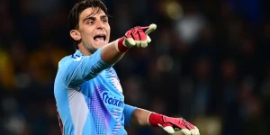 Έχουμε καταλάβει τι κάνει εδώ κι έναν χρόνο στον Ολυμπιακό ο Τζολάκης;