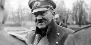 Ο Χίτλερ σκηνοθέτησε τον θάνατό του, λέει πρώην πράκτορας της CIA