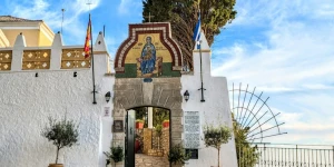 «Η πιο ακριβή τουαλέτα στην Ευρώπη»: Το μοναστήρι στην Κέρκυρα που έχει προκαλέσει σάλο