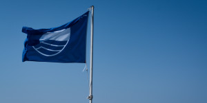 Γαλάζια σημαία σε τέσσερις ακτές της Αρκαδίας για το 2025