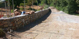 Πάπαρης: Επισκευάζεται κεντρικός δρόμος κατόπιν δωρεάς