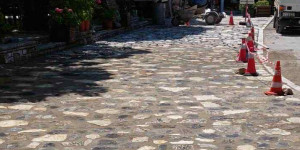 Άλλαξαν όψη η πλατεία και η κεντρική οδός στη Στεμνίτσα