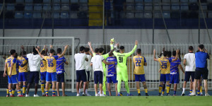 Μέσα Ιουλίου, φιλικό ματς και ο κόσμος ήταν (ξανά) δίπλα στην ομάδα (video)