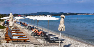 Κόλλησες με το αυτοκίνητο στην άμμο; Οδηγός για να ξεφύγεις χωρίς οδική βοήθεια