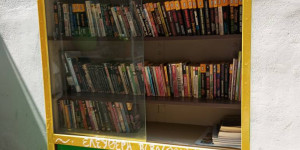 Ανακαινίστηκε η ελεύθερη βιβλιοθήκη της Τρίπολης και ξανανοίγει τις πόρτες της