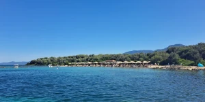 Λιχαδονήσια: Ανακαλύψτε τις «Μπαχάμες» της Βόρειας Εύβοιας – 30 λεπτά από τα Καμένα Βούρλα