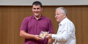 Ο Δημήτρης από το ΓΕΛ Τεγέας είχε την τιμητική του στα  9α μαθητικά "YouSmile Awards"