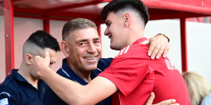 Η "πατρική" αγκαλιά του Παντελίδη στον Αγγελάκη