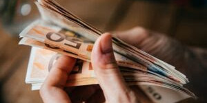 Αναδρομικά και αυξήσεις αποδοχών σε 50.000 υπαλλήλους στην Αυτοδιοίκηση