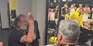 «Ω Σούπερ Μάριο» - Οι παίκτες της ΑΕΚ αποθέωσαν τον Ηλιόπουλο στα αποδυτήρια (video)