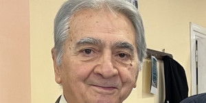 Ο Ευστάθιος Κούλης αποχαιρετά τον Ηλία Γιαννικόπουλο